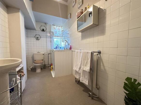 2 bed Flat for sale Image 4