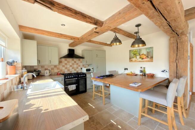 3 bed Detached for sale Image 10