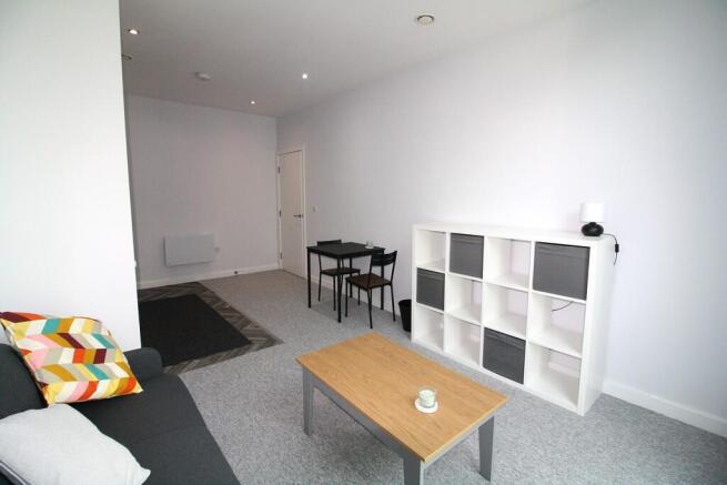 2 bed Apartment to rent Image 4