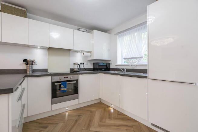 3 bed Semi-Detached for sale Image 6