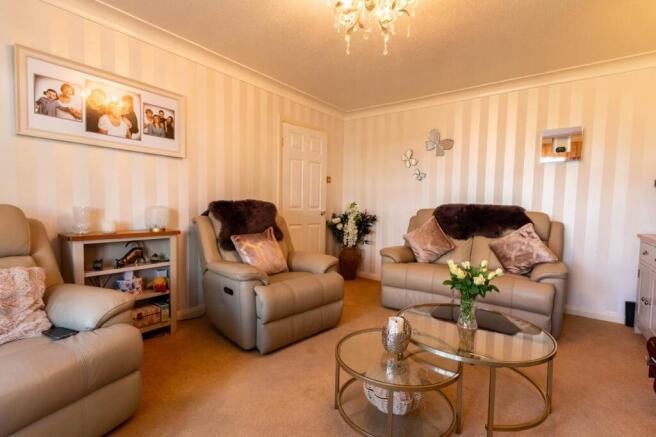 2 bed Flat for sale Image 4
