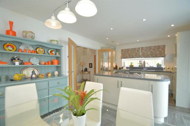 Kitchen2.jpg