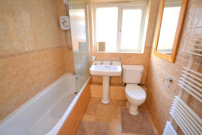 FAMILY BATHROOM.JPG