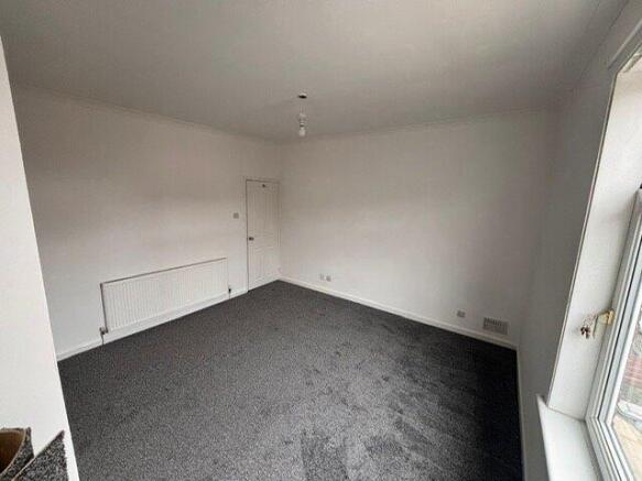 2 bed House to rent Image 11
