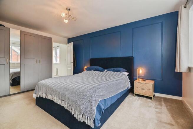 4 bed Detached for sale Image 10