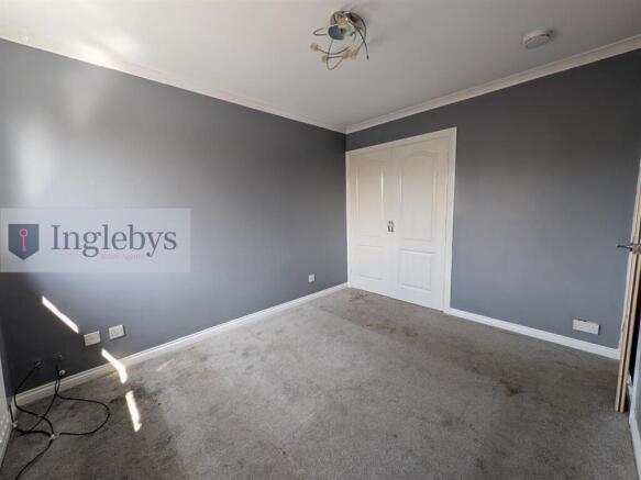 5 bed Semi-Detached for sale Image 9