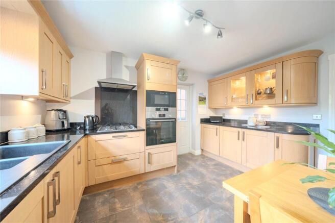 4 bed Detached for sale Image 12