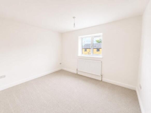 5 bed Semi-Detached for sale Image 7