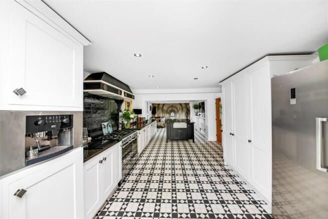 KITCHEN 2.jpg