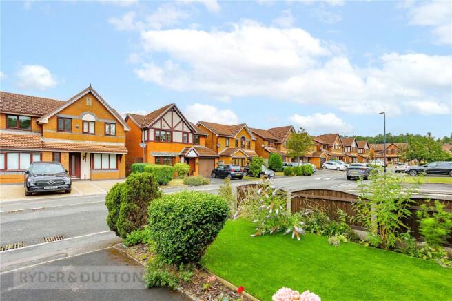 4 bed Detached for sale Image 11