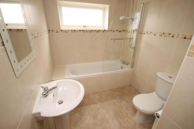 BATHROOM  (1).JPG