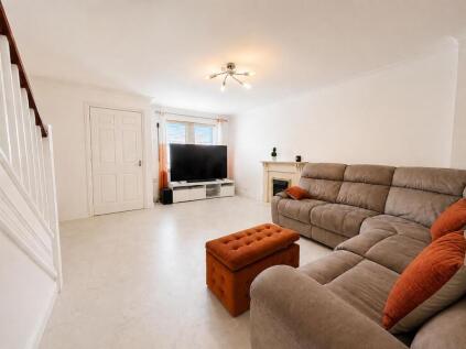 Charlesfield Road, Horley, RH6