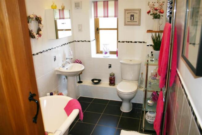 FAMILY BATHROOM