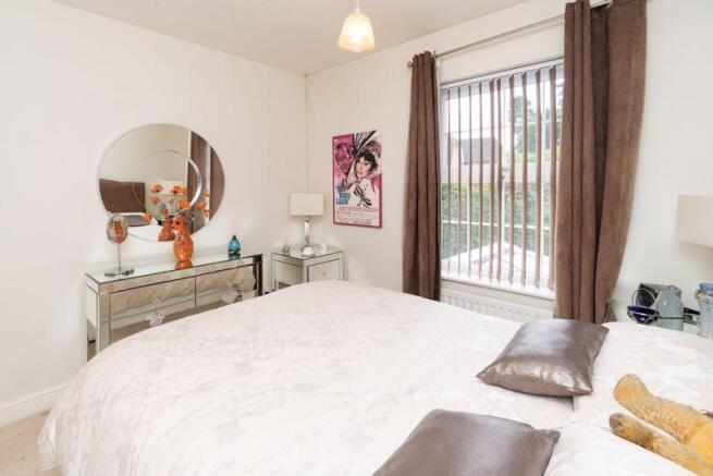 BEDROOM 2