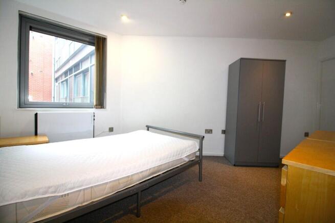 2 bed Apartment to rent Image 5