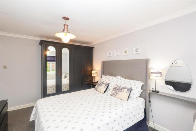 3 bed House for sale Image 4
