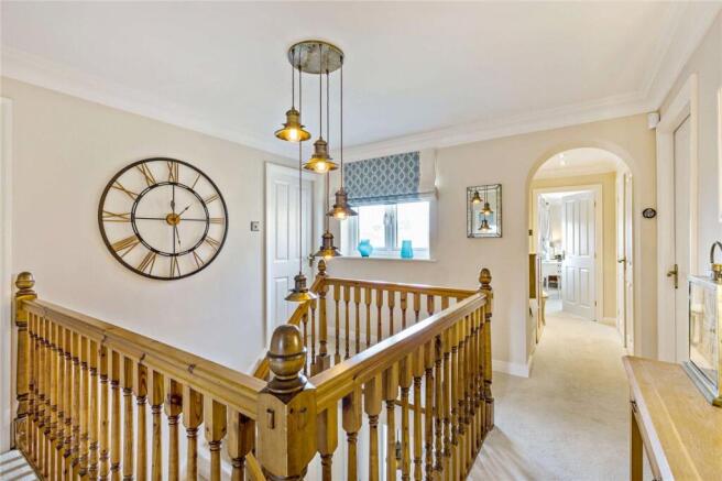 5 bed Detached for sale Image 8