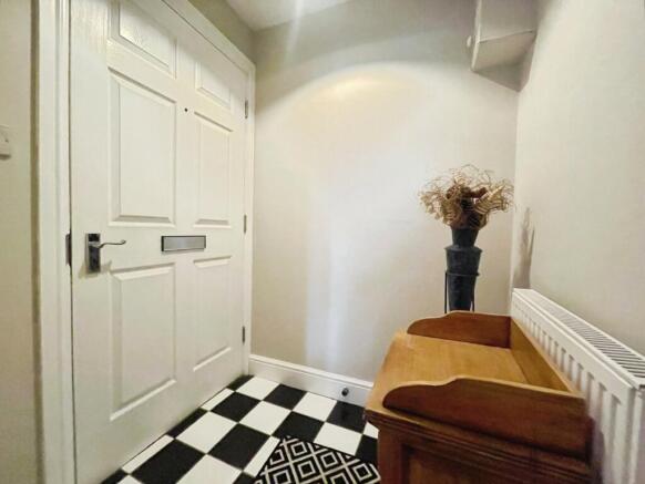 2 bed Ground Flat for sale Image 12