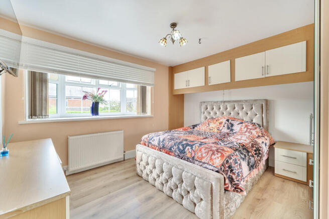 6 bed Detached Bungalow for sale Image 10