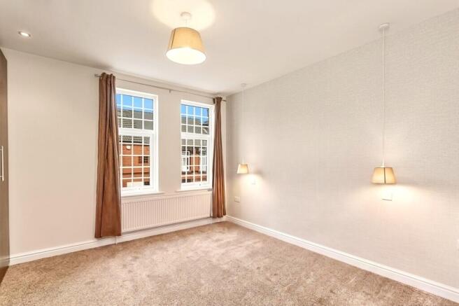 3 bed Terraced to rent Image 5