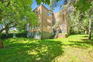 14, Hollybush House, Hollybush Lane, Welwyn Garden City AL7 4JL