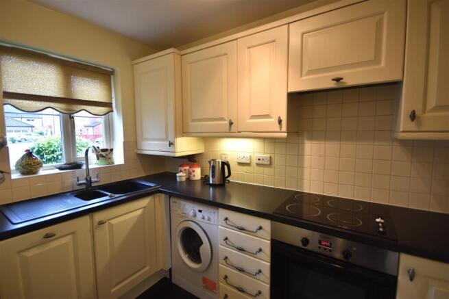 2 bed Semi-Detached for sale Image 5