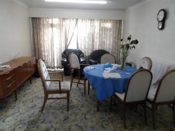 LOUNGE/DINER