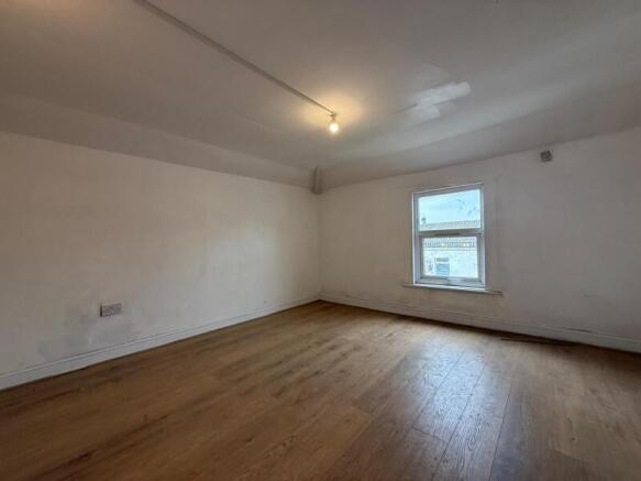 2 bed End of Terrace to rent Image 7