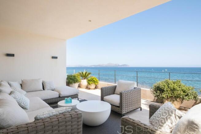 LUXURY AND UNIQUE FRONTLINE VILLA FOR SALE IN SON BAULO