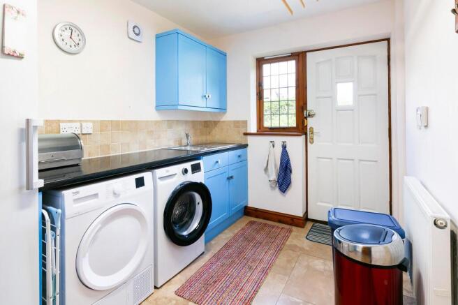 4 bed Detached for sale Image 8