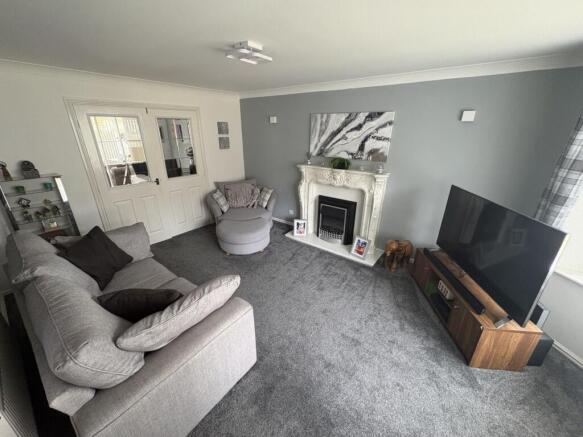 4 bed Detached for sale Image 2