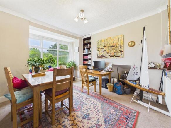Dining room: