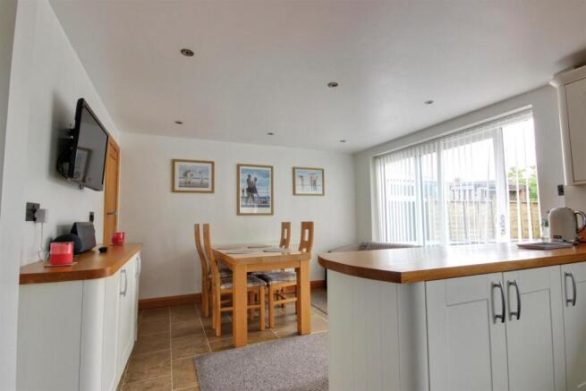 2 bed Semi-Detached Bungalow for sale Image 7