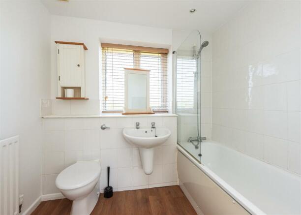 2 Royal Oak Drive-En Suite 1.jpg