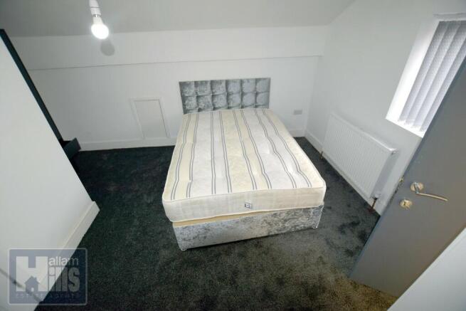 3 bed Flat to rent Image 8