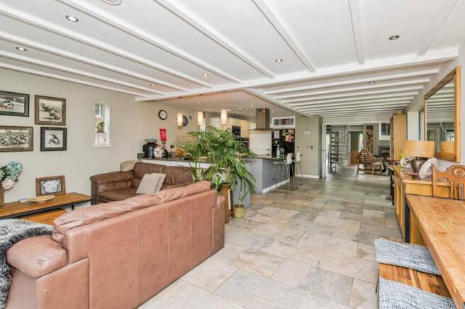 4 bed Detached for sale Image 9
