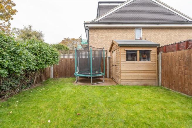 Fieldhouse Close