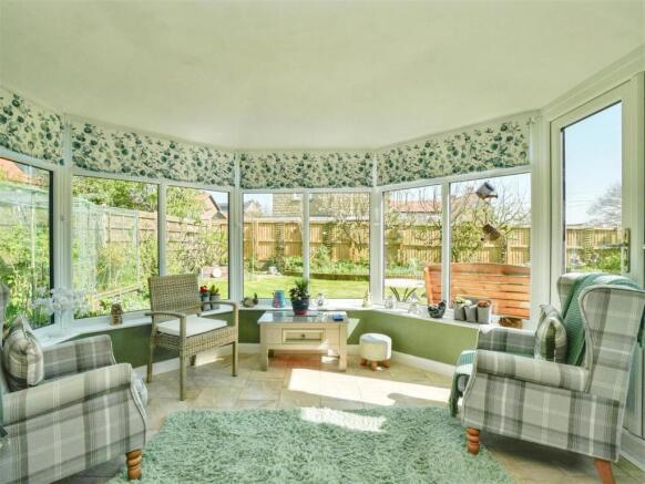4 bed Detached for sale Image 9