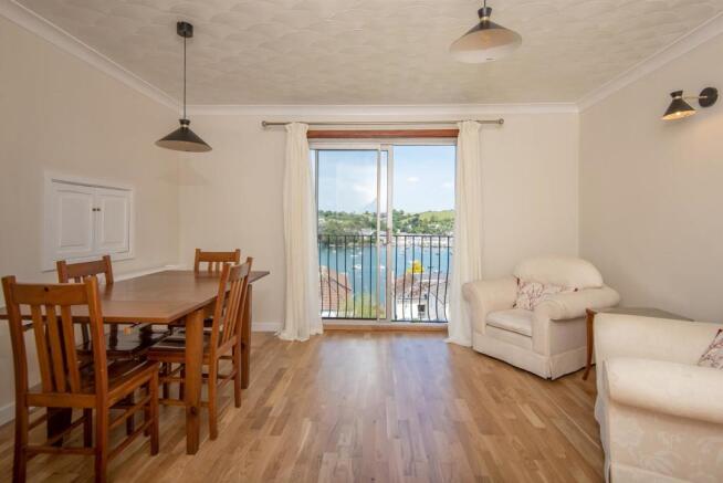 LIVING/DINING ROOM