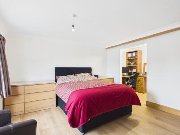 4 bed Detached Bungalow for sale Image 11