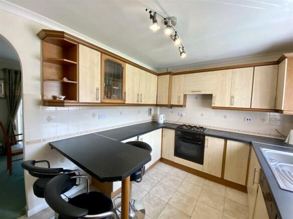 KITCHEN/BREAKFAST ROOM
