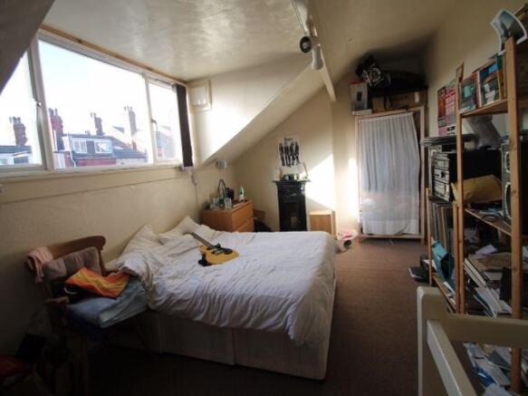 Bright, cosy double bedroom with a double bed, ...