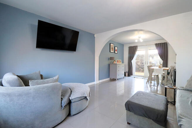 4 bed Detached for sale Image 5