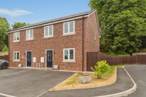 2, Lluesty Gardens, Milwr CH8 7FL