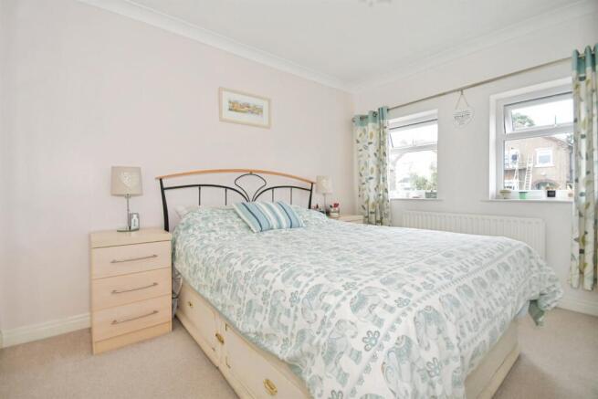 4 bed Detached for sale Image 8