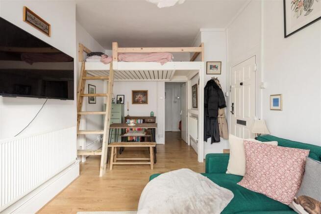 Carisbrooke Road, E17