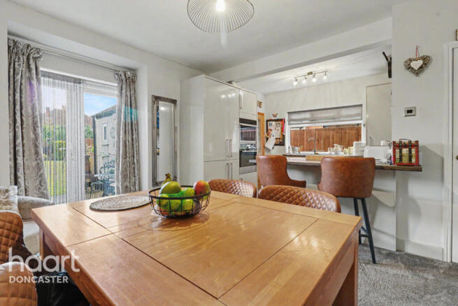 3 bed Semi-Detached for sale Image 11