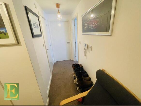 Modern 1 Bed Flat in the heart of Kenilworth