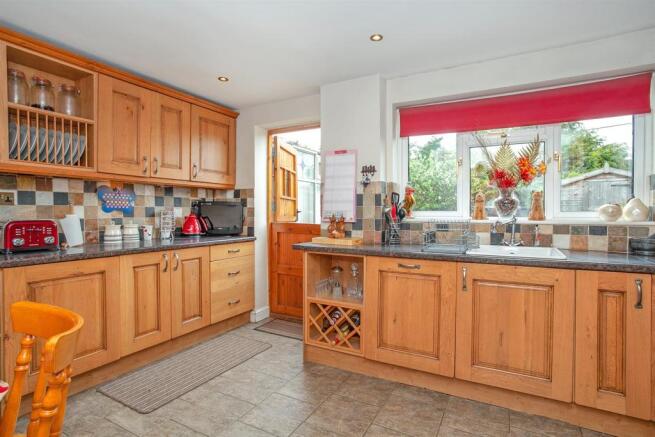 Kitchen 2.jpg