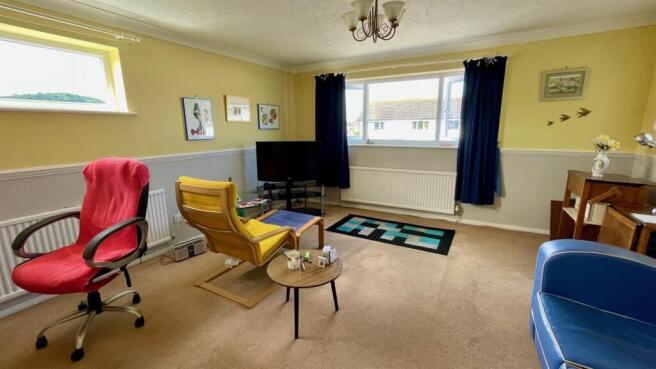 TRIPLE ASPECT LOUNGE/DINING ROOM